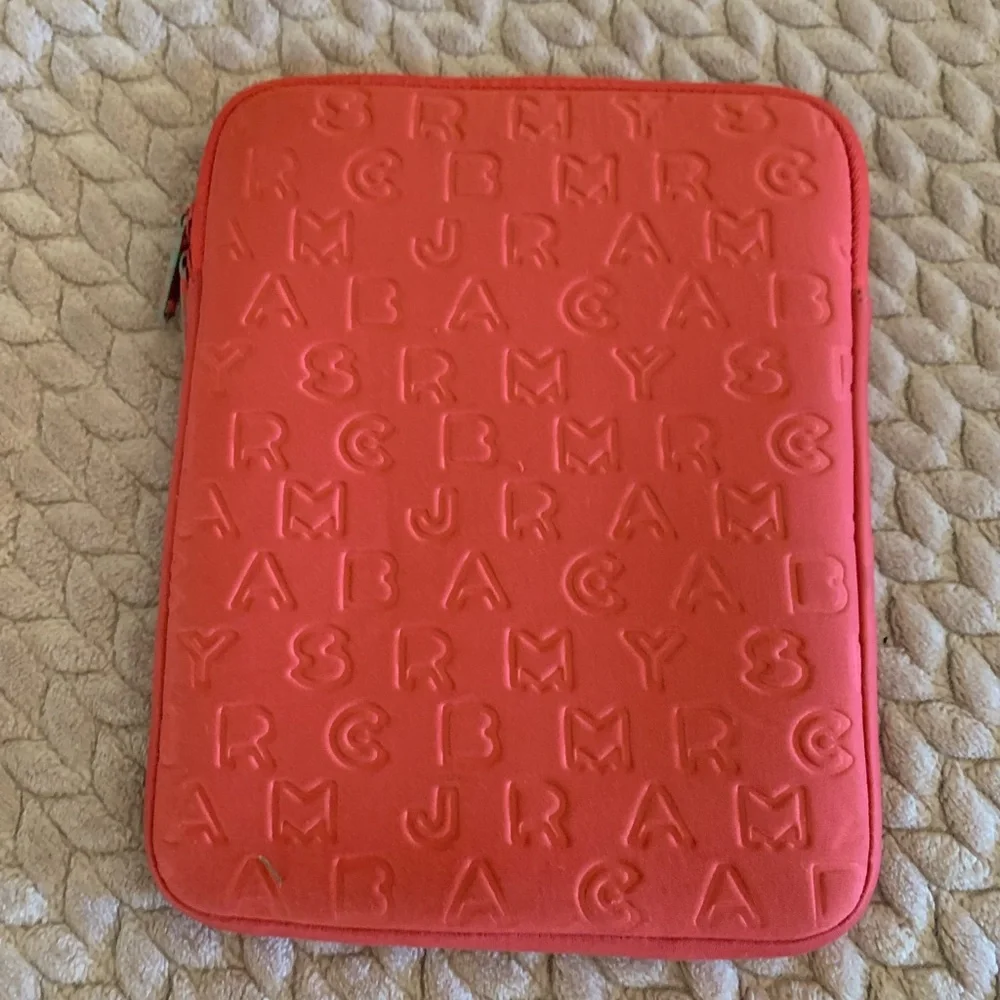MARC by Marc Jacobs Tech BAG Pouch Storage Travel Red Padded Foam Embossed